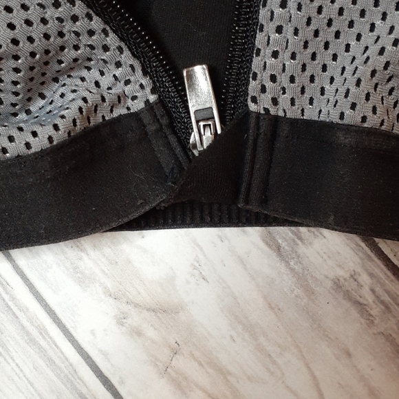 Victoria Sport Top - Picture 2 of 6